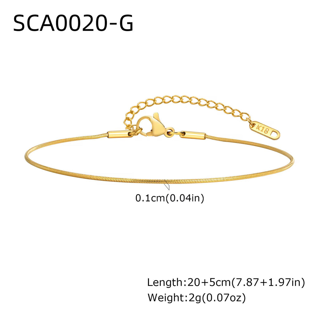 Gold bracelet with clasp on a white background, showing dimensions and weight.