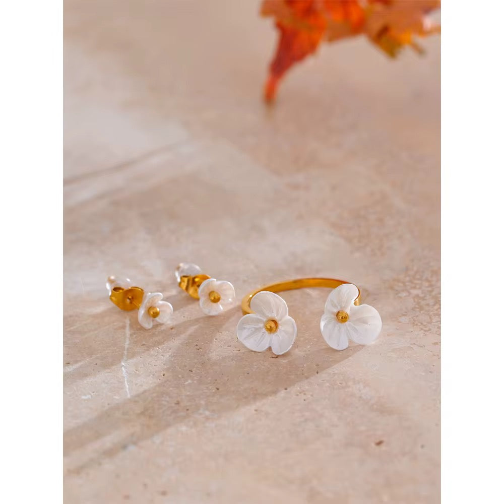 White Flower Ring & Earrings Set