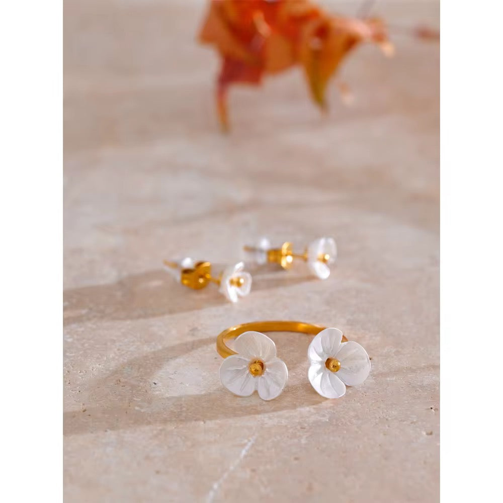 White Flower Ring & Earrings Set