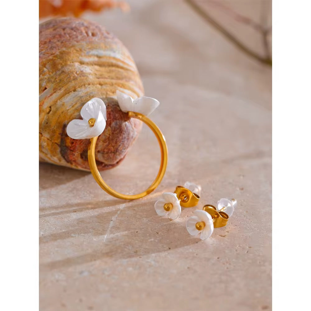 White Flower Ring & Earrings Set