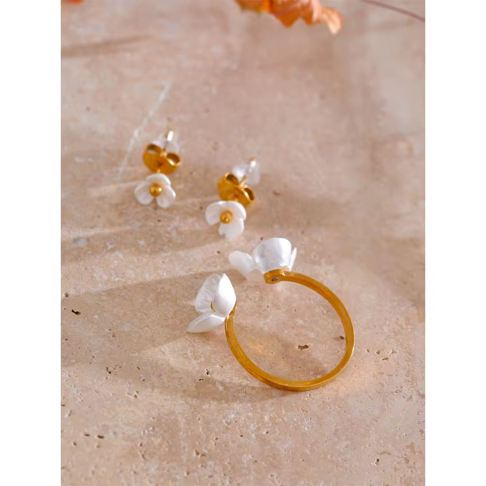 White Flower Ring & Earrings Set
