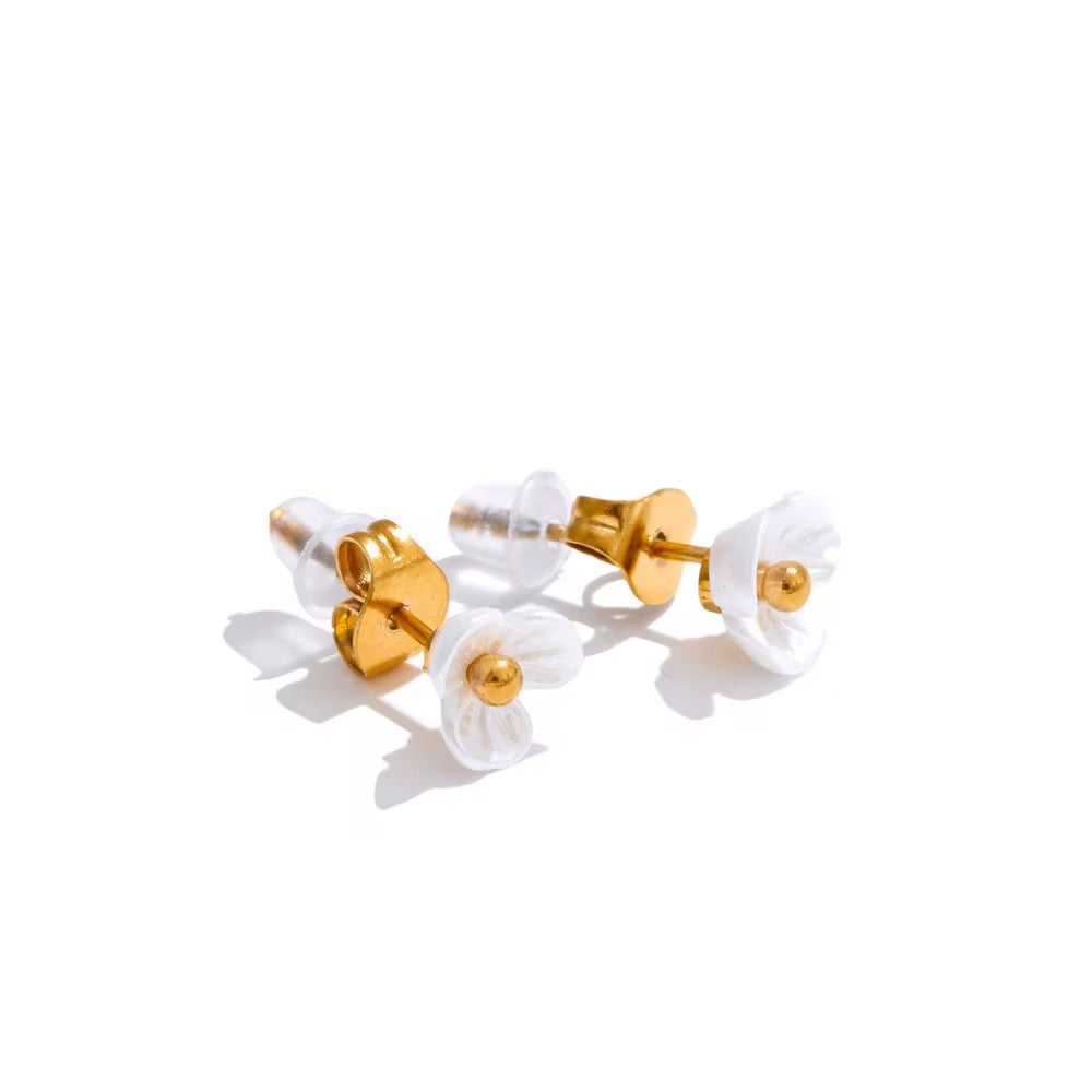 White Flower Ring & Earrings Set